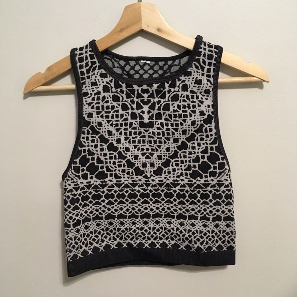 Fabletics Black Gray Pattern Crop Top Size Small - image 1